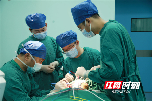 医疗服务提升年丨永州职院附属医院（永州市口腔医院）成功开展高难度下颌骨髁状突复杂高位骨折手术 - 图1