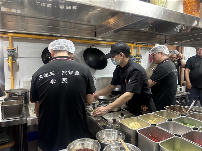 火渔王煎锅鱼“轻厨师化”的技术底牌 - 图3