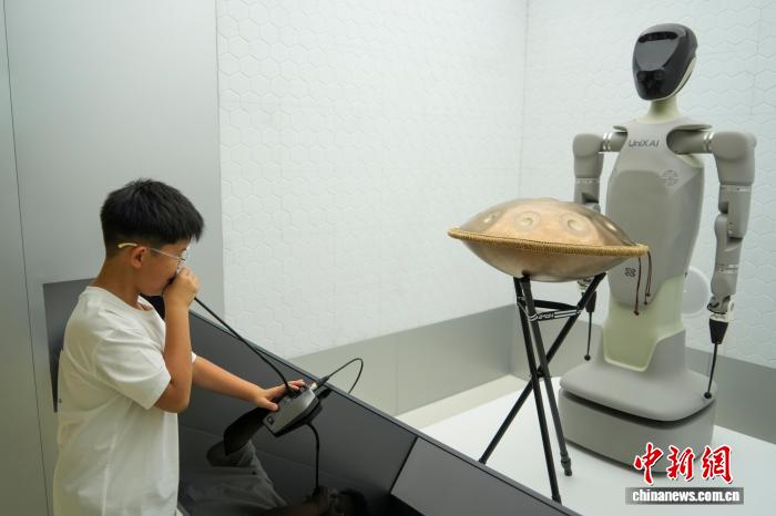 “六一”国际儿童节：儿童近距离感受人形机器人魅力 - 图9