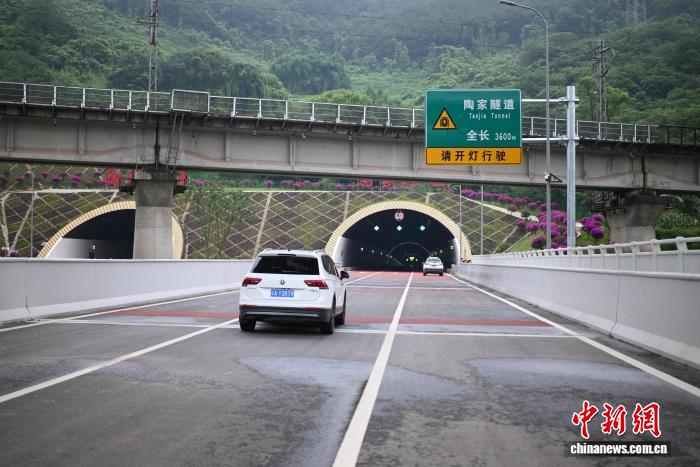 重庆快速路五横线关键节点工程通车 - 图1