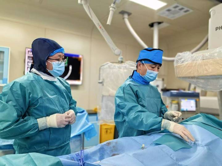 济南儿童医院郭磊：别人的午休，他的“铅衣时刻” - 图1