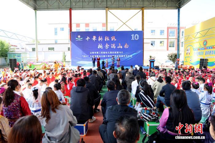 十年育幼守初心：西藏山南萌娃多彩展演欢庆“六一” - 图1