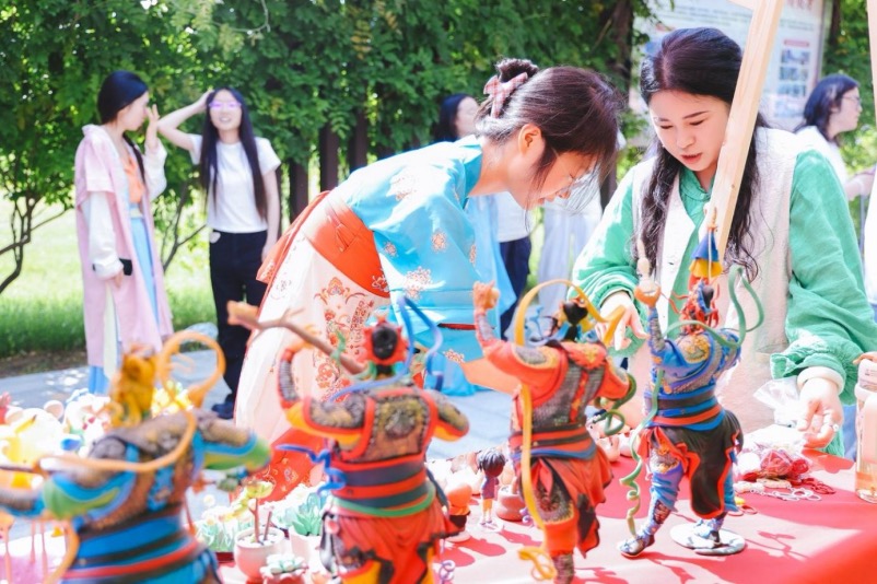不止“破圈”！河南这所高校把思政课上成了学生最爱的“爆款” - 图4