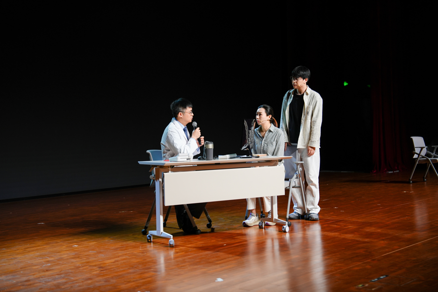 大排畸异常，观众投票选“随访”！这场互动戏剧，把生娃的难演活了，也演暖了 - 图4