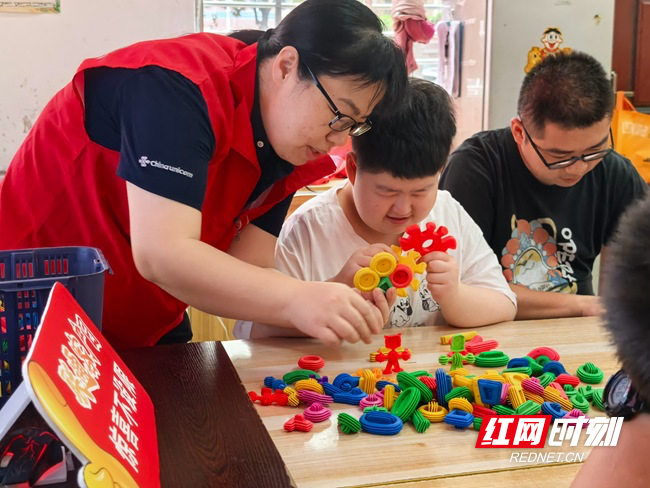 中国联通郴州市分公司和残疾儿童一起过“六一” - 图1
