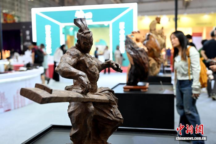 2026中国工艺美术博览会福州开幕 荟萃万千精品 - 图7