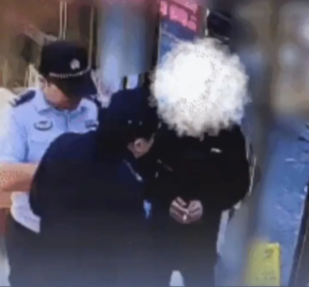 不看款式不问价格，男子抓起一盘金条就催促结账，金额高达上百万元！长沙警方紧急拦截 - 图1