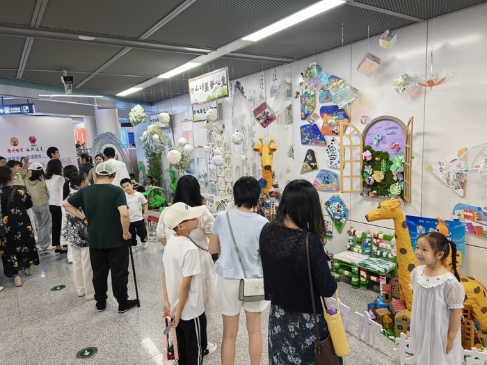 “泉城童心·地铁漫游”启幕 槐荫13个站点变身童趣美术馆 - 图5