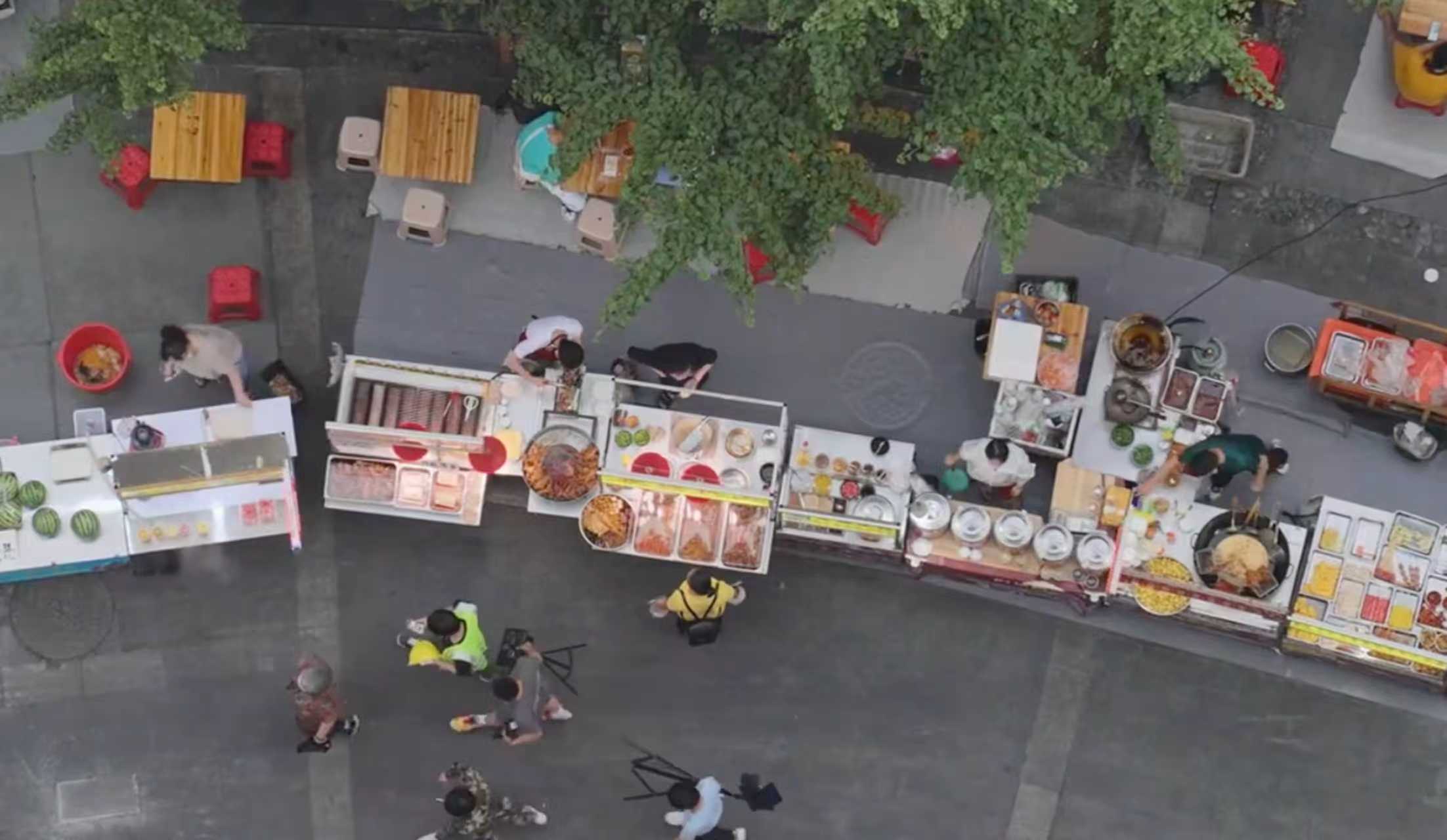 小店“蒸腾”：网红“野摊”蜕变的市井热味 - 图1