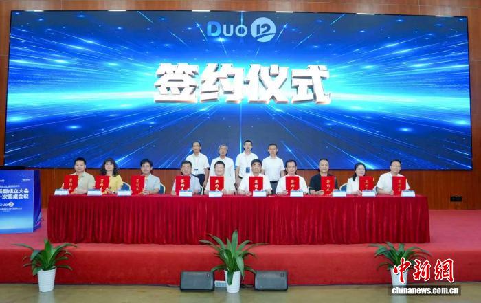 产教深度融合 职业大学与高端智造企业D12联盟成立 - 图1