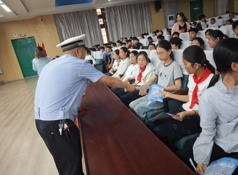 警校联动筑防线 安全出行伴成长 - 图22