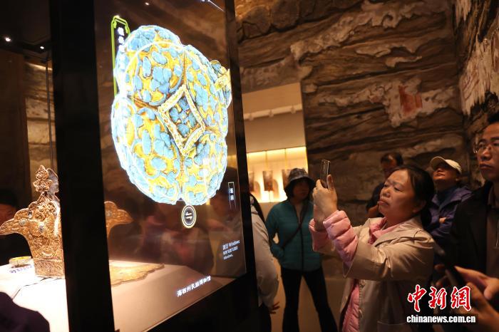 青藏高原出土吐蕃王冠展出 三年接待观众超27万人次 - 图7