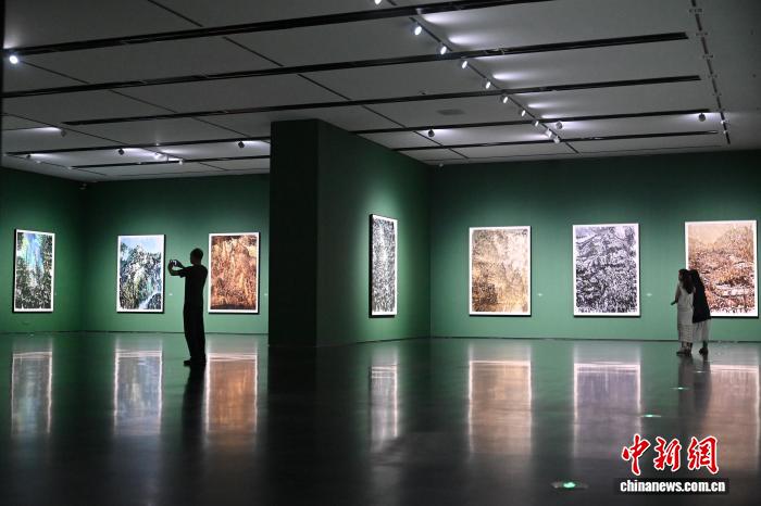 广州：“葵山——许江艺术展”媒体导览活动举行 - 图1