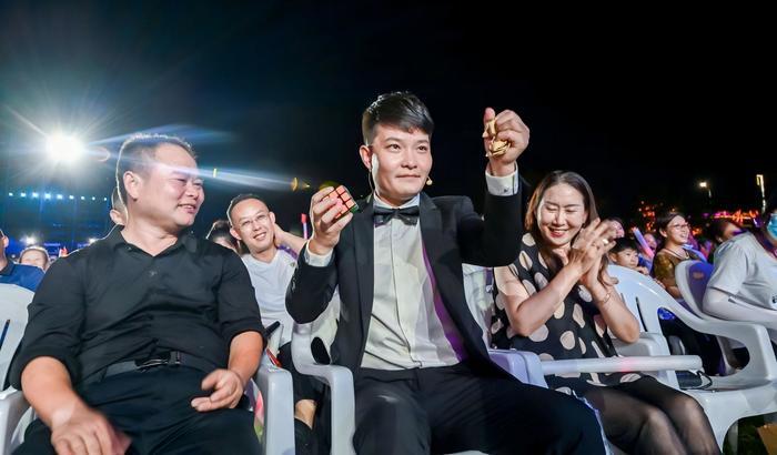 张云峰：把老祖宗的“仙人摘豆”变进新时代｜看见！2025“泉城非遗人” - 图2