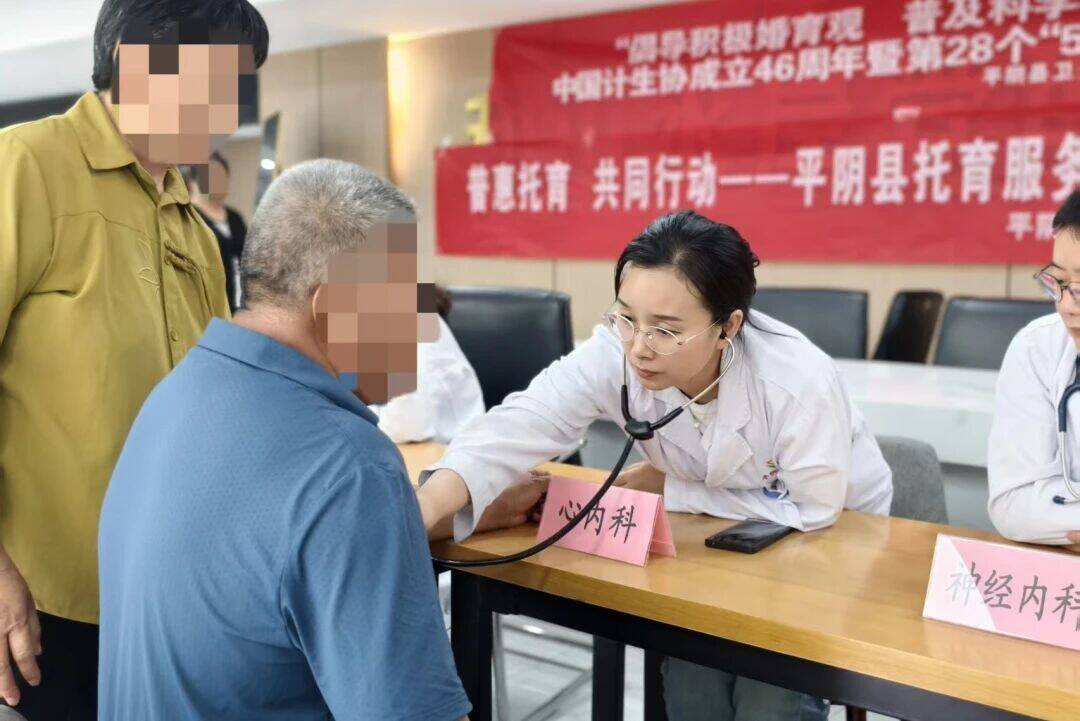 暖心义诊进社区 健康服务零距离 - 图3