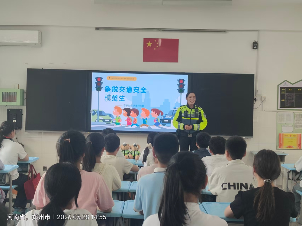 答对题赢玩偶！陇西国际城小学这堂交通安全课“警”彩有趣 - 图2