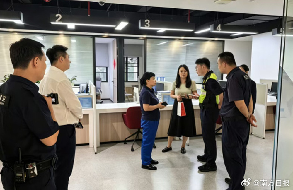 保洁在清华大学垃圾桶掏出2根金条，市场价值超20万元，物业：金条失主尚未寻到 - 图2