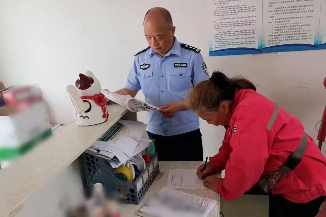 临近退休坚守岗位 铜梁老民警站好最后一班岗 - 图4