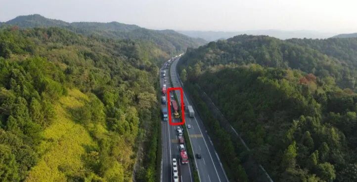 轿车追尾致3死：事发前司机激活智驾，双手脱离方向盘，调查报告公布 - 图1