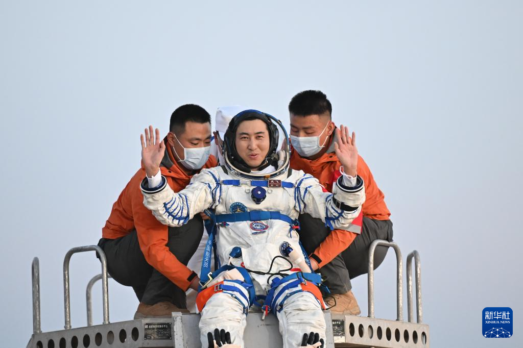 神舟二十一号航天员乘组返回任务取得圆满成功 - 图12