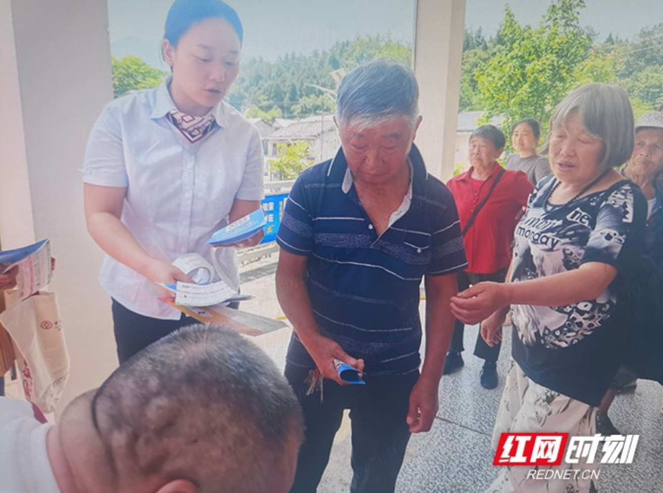 中国银行桑植支行进村入户开展“明辨投资风险·筑牢财富安全”主题宣传活动 - 图1