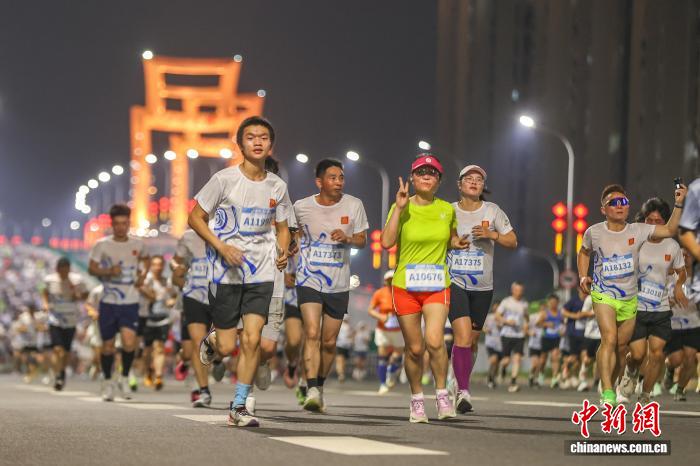2026南昌万人夜跑活动举行 - 图6