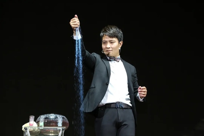 张云峰：把老祖宗的“仙人摘豆”变进新时代｜看见！2025“泉城非遗人” - 图5
