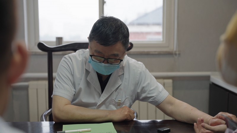 东城中医医院儿科特聘专家刘昌艺做客《记忆·国医》：孩子抽动、考前焦虑、夏季不长个？“小儿王”门人三招护儿康 - 图6