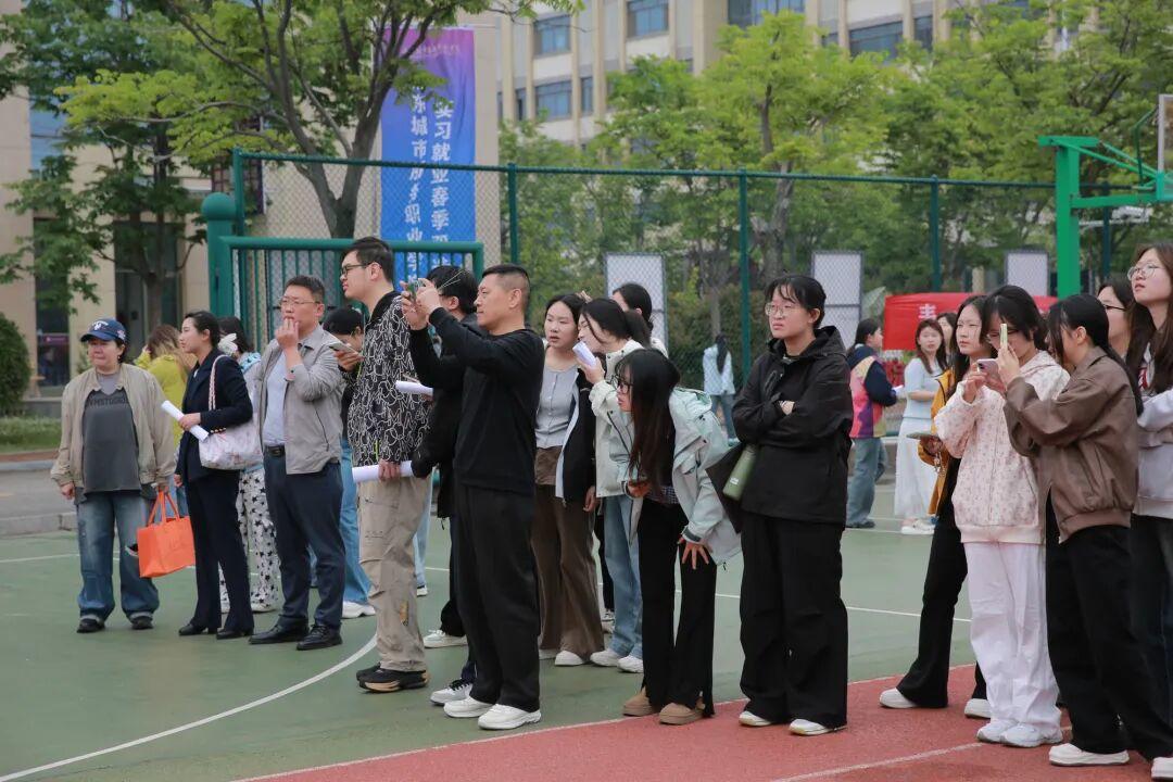 327家企业、5000+岗位，山东城市服务职业学院双选会搭建就业实习直通车 - 图3