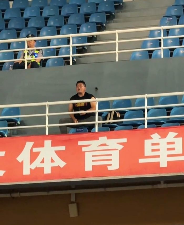 本周六济南队VS临沂队 “一人抵万军”的临沂队球迷：希望大家听到临沂足球的“声音” - 图3