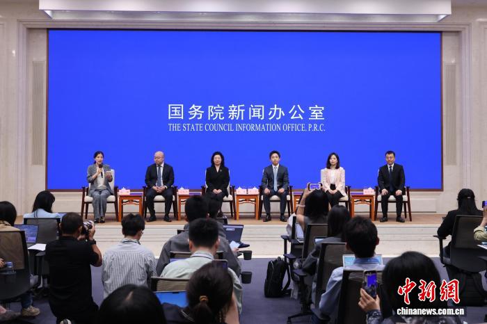 新的社会阶层代表人士高青：三十年“长跑”只为“不跟跑” - 图1