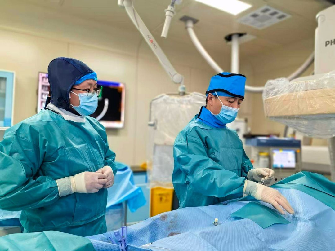 别人的午休，他的“铅衣时刻” - 图1