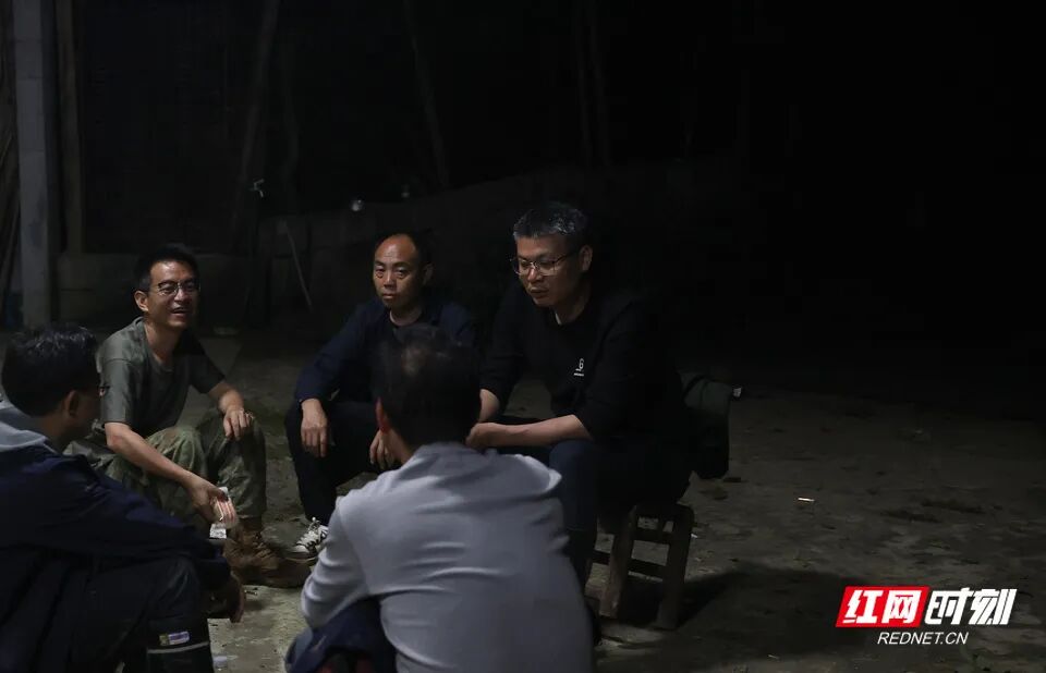 影像故事｜撤离“孤岛”，100多名乡亲结伴徒步的7小时 - 图12