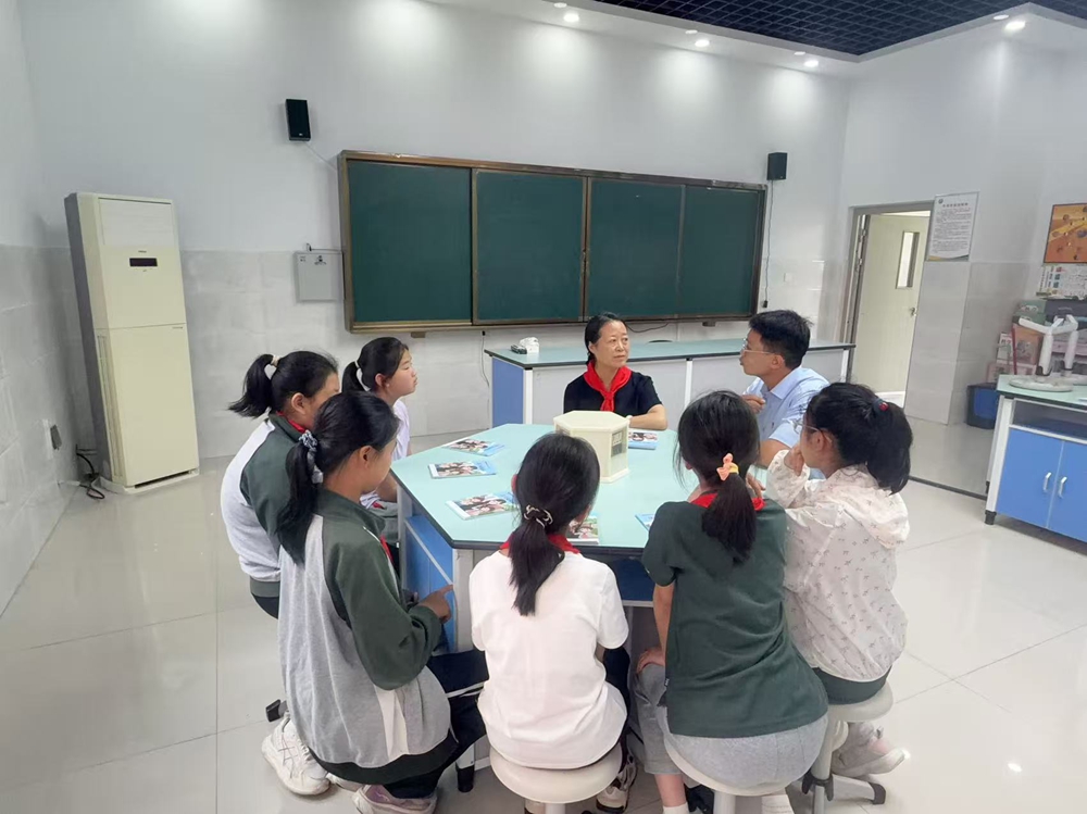 树外附小、凤鸣路小学开展“法官进校园”法治教育主题活动 - 图2