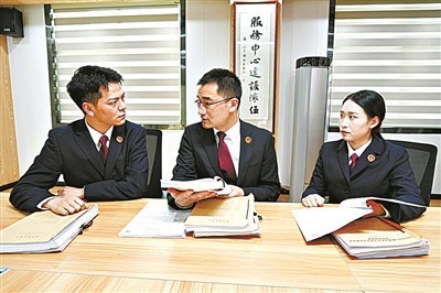 靠P图“洗白”73辆问题货车 两人因变造国家机关证件罪获刑 - 图1