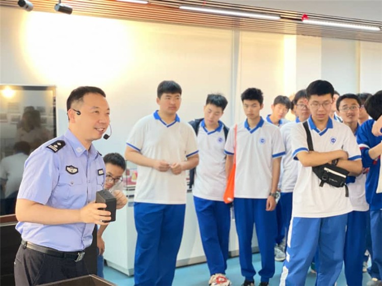 禁毒护航助成长 湖南省红十字志愿服务中心开展青少年禁毒警示教育活动 - 图1
