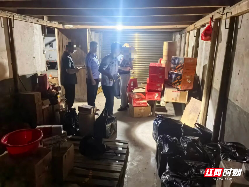衡阳县公安捣毁一处烟花爆竹“黑仓库”，抓获3人 - 图1