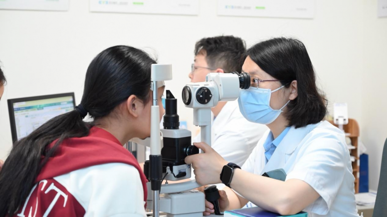 南坪爱尔眼科冯胜辉：儿童近视可防、可控，个性化动态方案是关键 - 图1