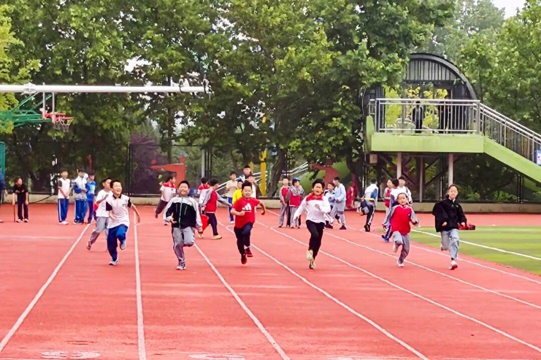 科技赋能体育 智慧点亮校园！五莲县实验小学“智慧操场”投入使用 - 图3