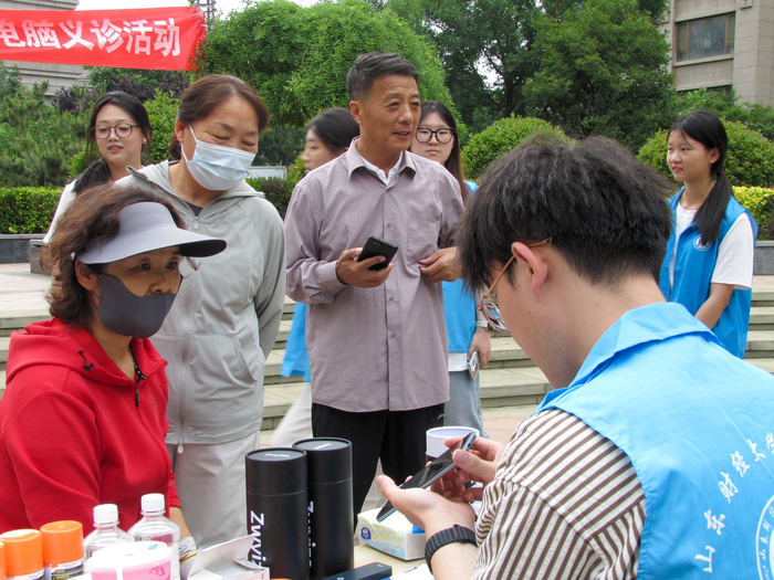 鹏泉街道世纪城社区：志愿“净”行暖社区 权益护航惠万家 - 图3