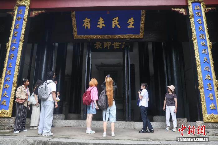 多国“洋网红”走进江西庐山白鹿洞书院 感受中国古老书院文化 - 图1