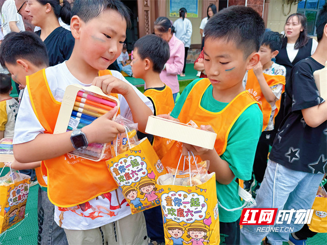 用好村级党群服务中心 双峰双溪村举行庆“六一”亲子运动会 - 图2