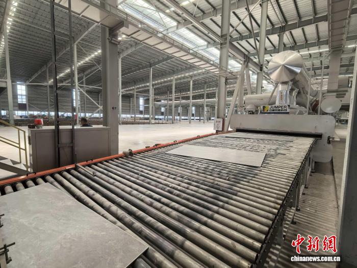 告别“泥巴工厂”：中国建陶巨头的智造转型记 - 图1