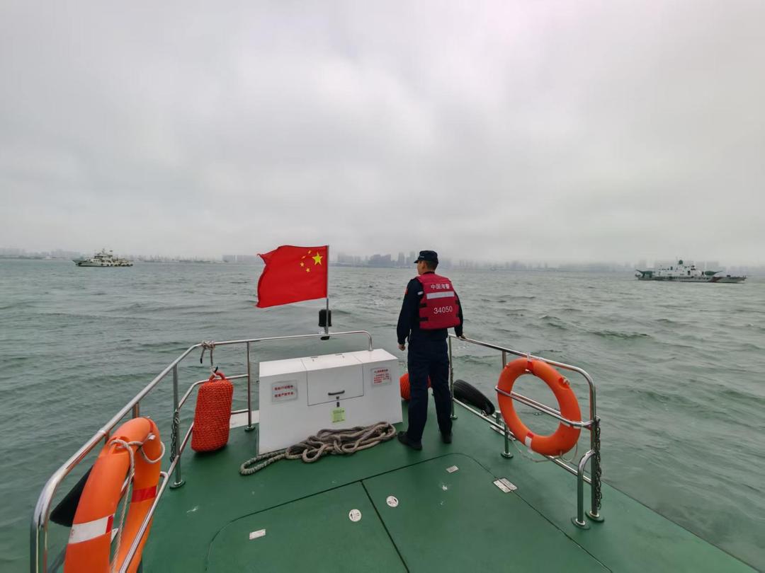 青岛海警局市北工作站联合某执法艇开展海岛踏查，守护海洋生态环境 - 图2