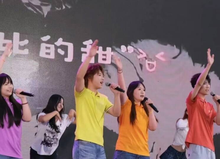 从这里出发——济南大学2026毕业季青春歌会暨草地音乐节圆满落幕 - 图3