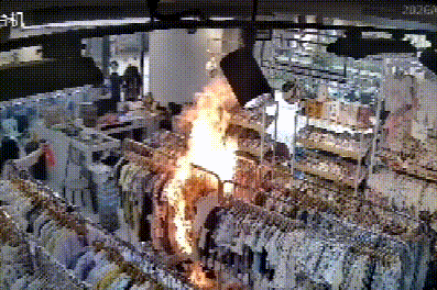 祸从天降！一童装店突然起火，火星竟从天花板上掉落，监控拍下全过程！ - 图5