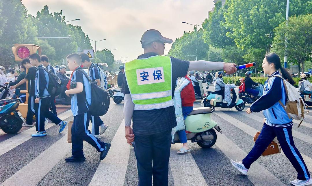 泰山区织密校园安全“防护网” 铺就学子平安“上学路” - 图1