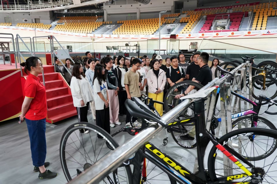 “冠军摇篮”揭开神秘面纱，80位市民代表走进崇明体育训练基地 - 图2