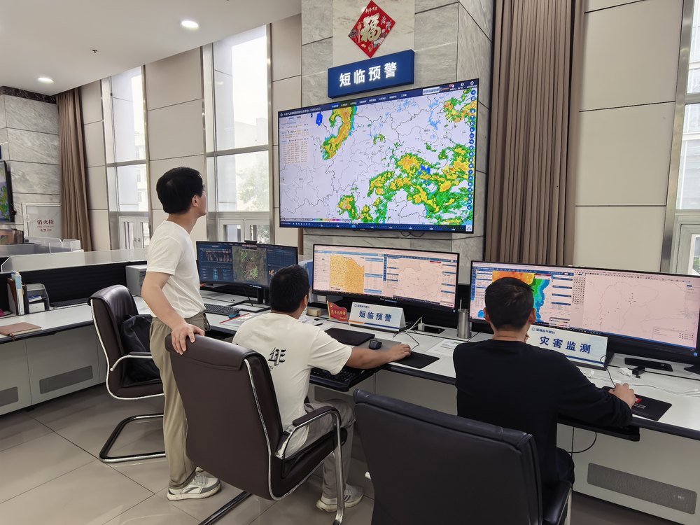 南方多地持续开展防汛救援 - 图1