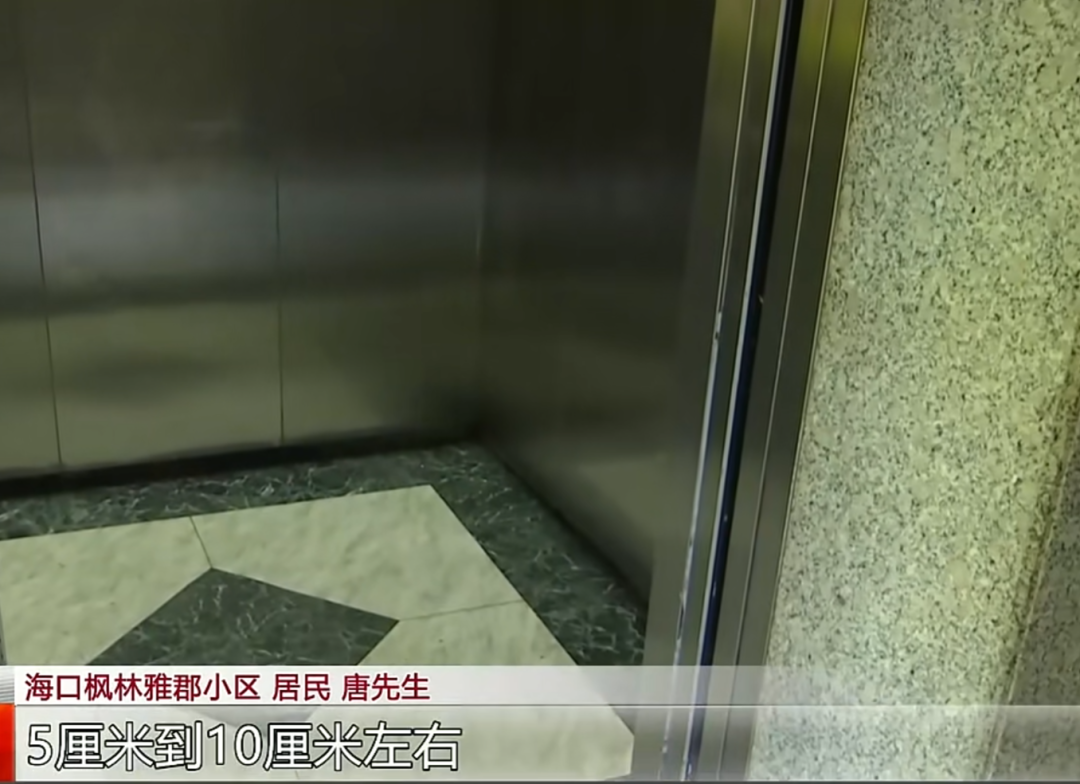 母子被困电梯呼救，保安却说下班了！物业：60岁保安耳背，已劝退 - 图15